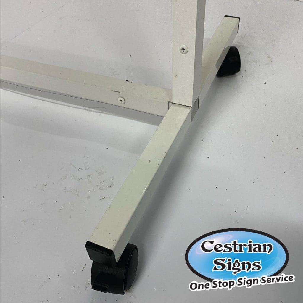 Free Standing Sneeze Screen On Wheels 3